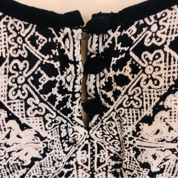 NWT Angie Black Red Boho Inspired Print Long Sleeve Top 3 button Scoop Neck Top - Picture 4 of 16